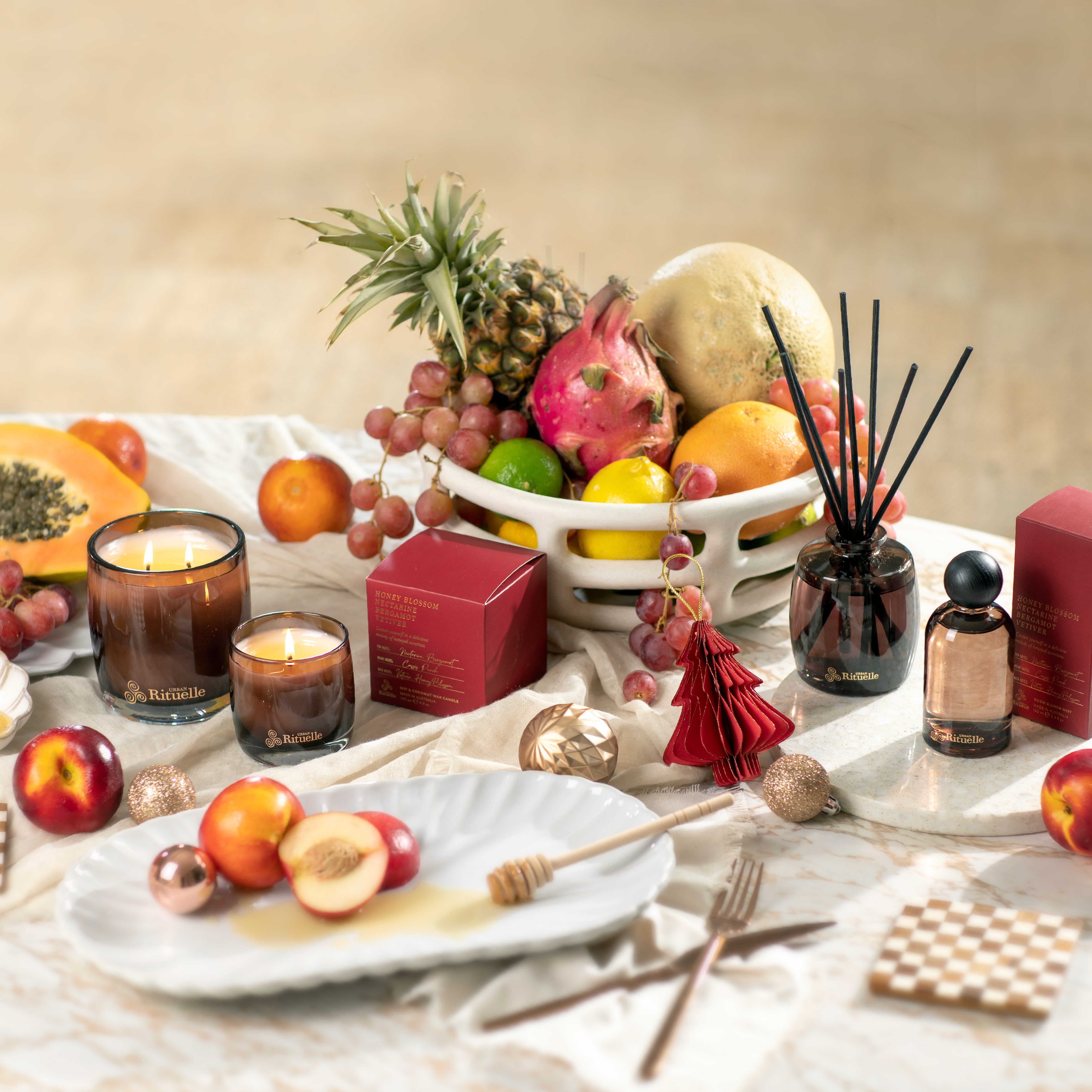 Nectarine, Honey Blossom, Bergamot, Vetiver<br> TESTER: Scented Soy Candle - 140gm