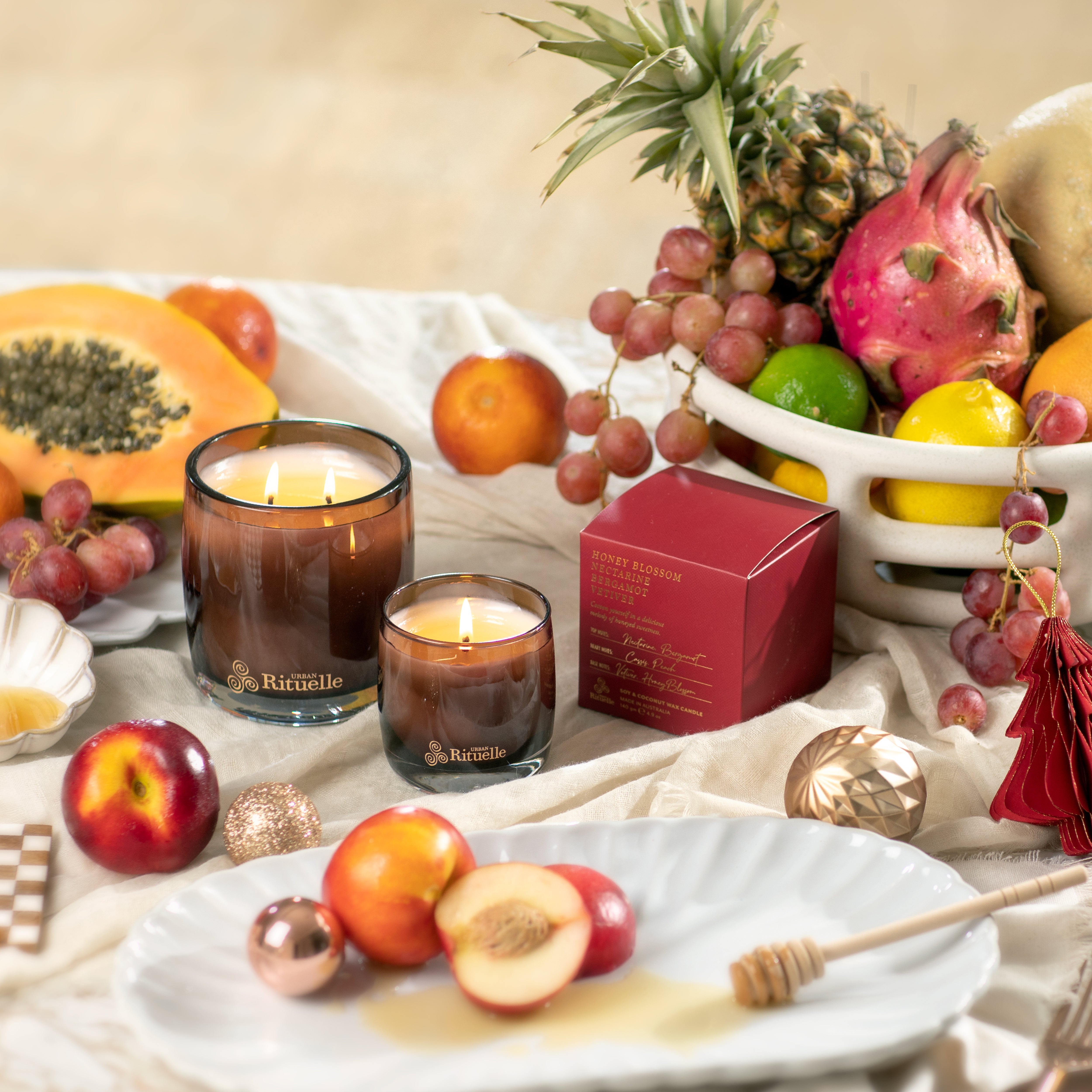 Nectarine, Honey Blossom, Bergamot, Vetiver<br> TESTER: Scented Soy Candle - 140gm