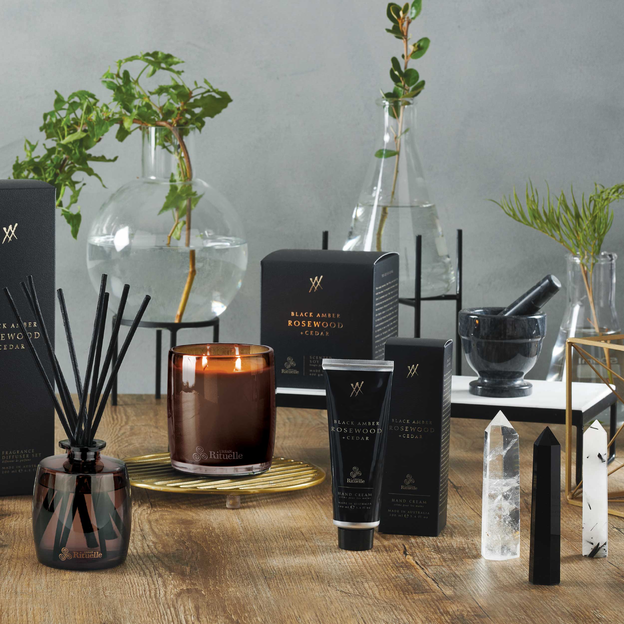 Black Amber, Rosewood & Cedar<br> TESTER: Scented Soy Candle - 140gm
