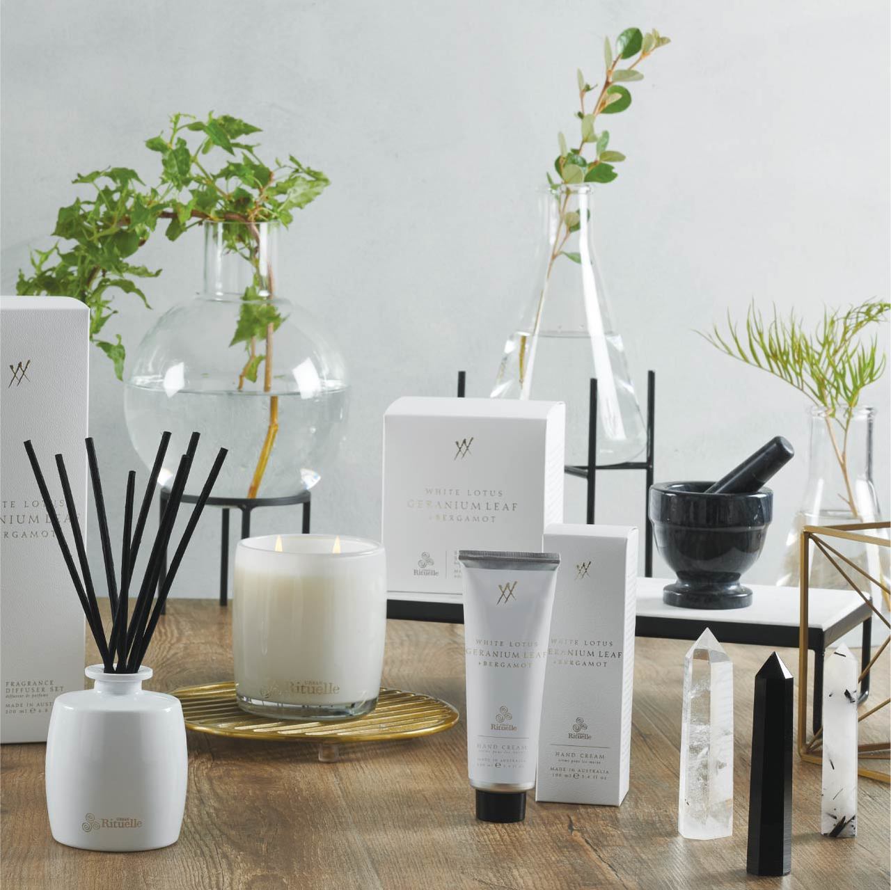 White Lotus, Geranium Leaf & Bergamot<br> TESTER: Scented Soy Candle - 400gm