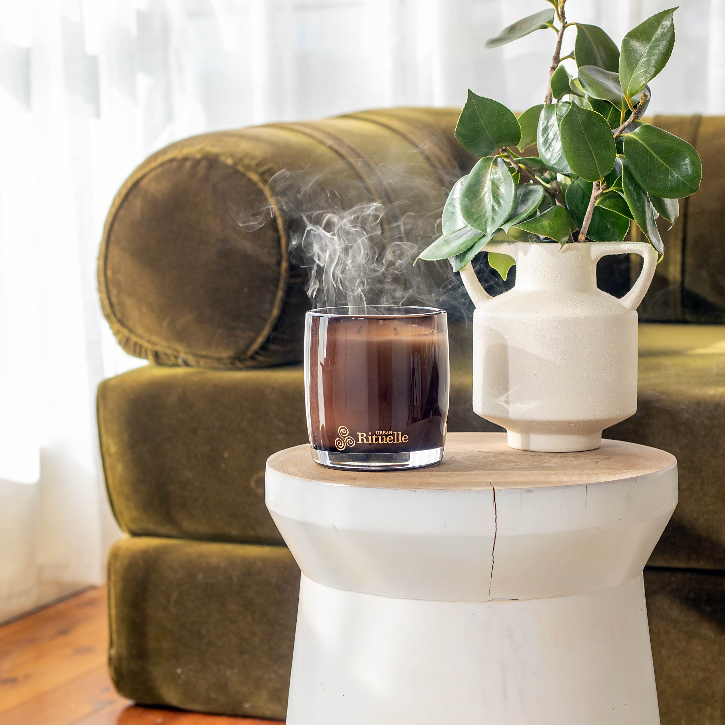 Nectarine, Honey Blossom, Bergamot, Vetiver<br> Scented Soy Candle | 400gm