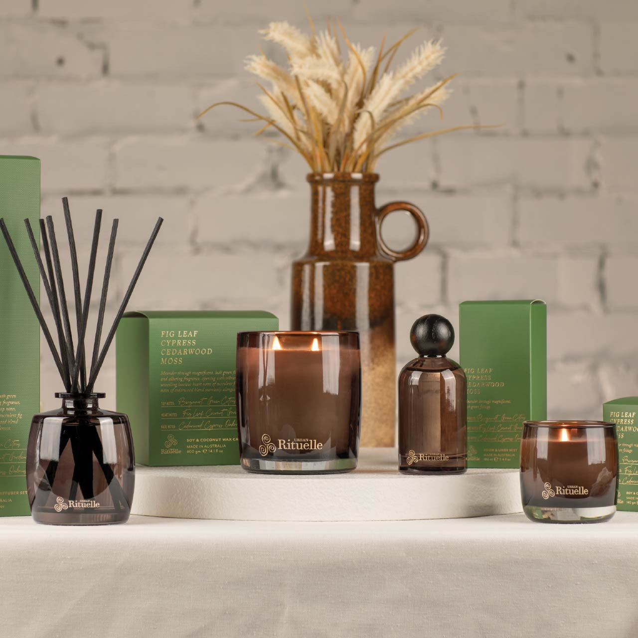 Fig Leaf, Cypress, Cedarwood, Moss<br> TESTER: Scented Soy Candle - 140gm