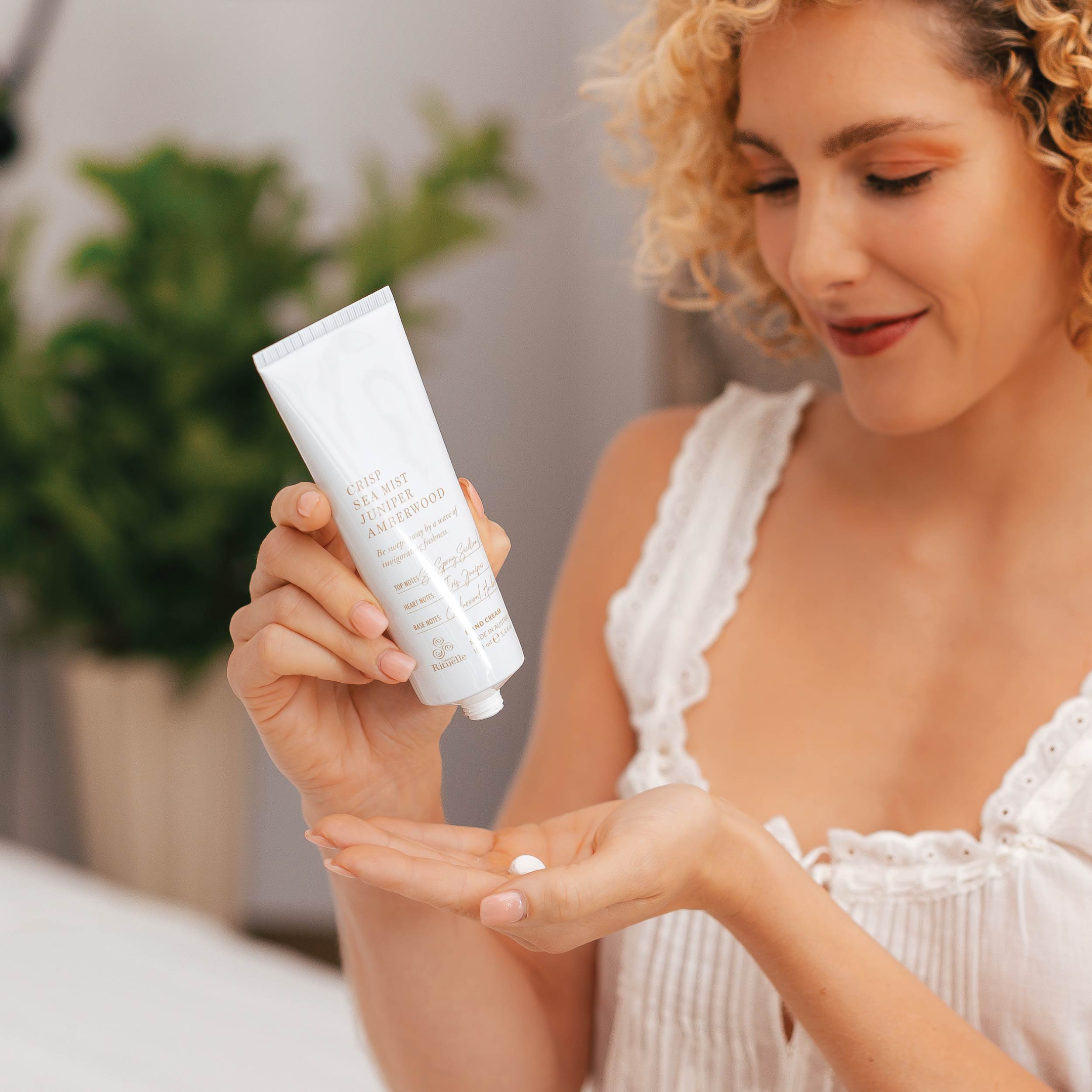 Crisp Sea Mist, Juniper, Amberwood<br>TESTER: Hand Cream | 100ml