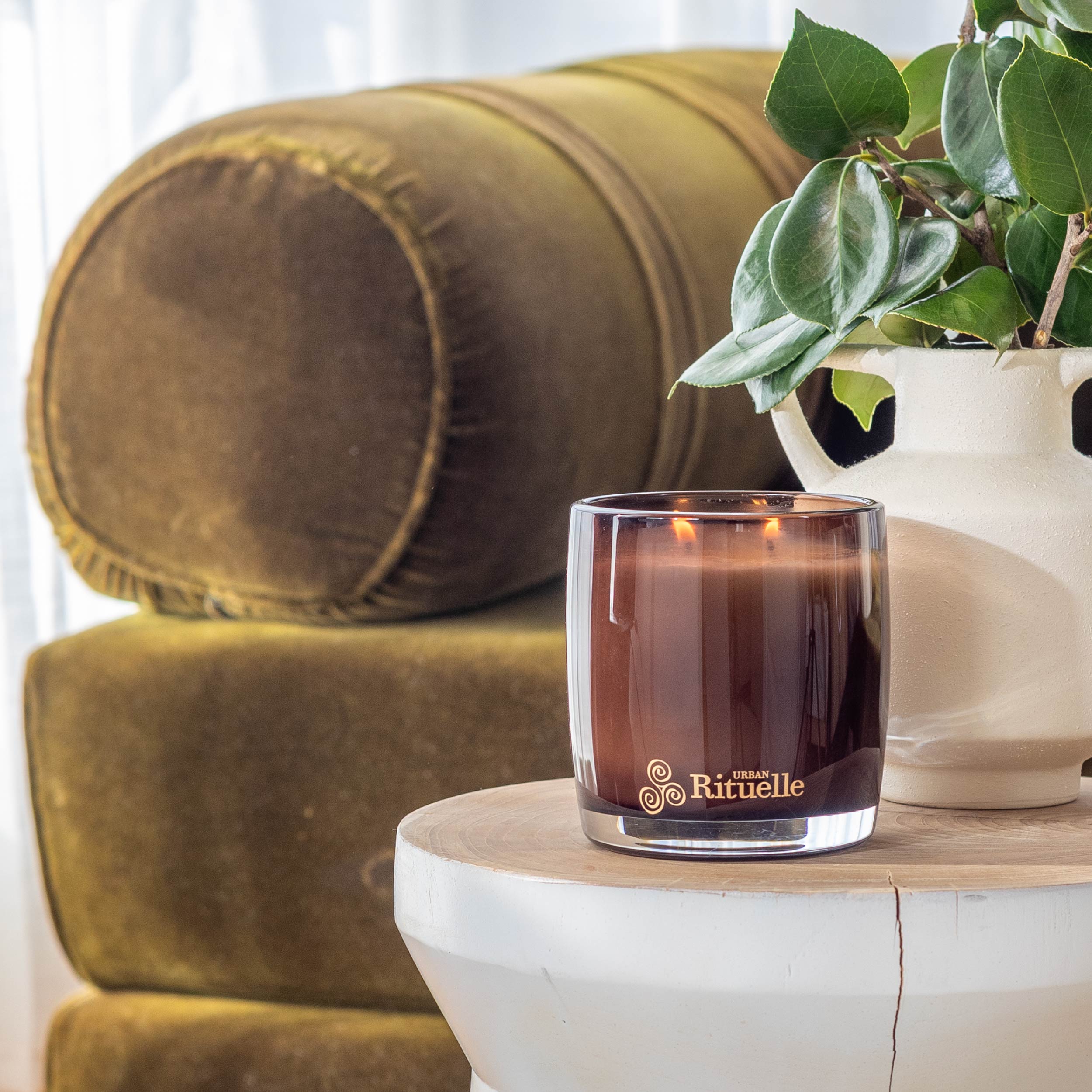 Nectarine, Honey Blossom, Bergamot, Vetiver<br> Scented Soy Candle | 400gm