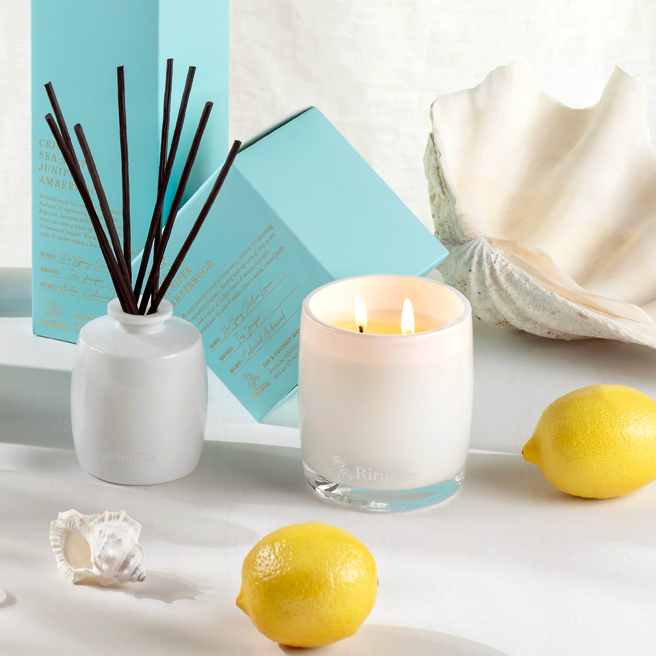 Crisp Sea Mist, Juniper, Amberwood<br> TESTER: Scented Soy Candle - 400gm